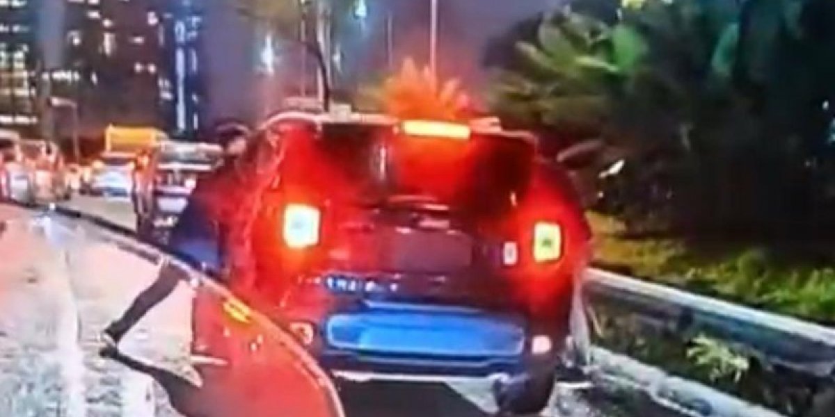 Motociclista filma momento em que mulher é assaltada e entra em desespero