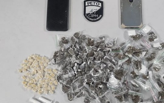 Polícia prende dupla com mais de 300 porções de drogas em São Marcos