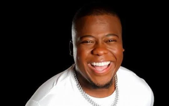 Cantor baiano diz ter caído em golpe após doar R$ 900 a pedinte em Salvador