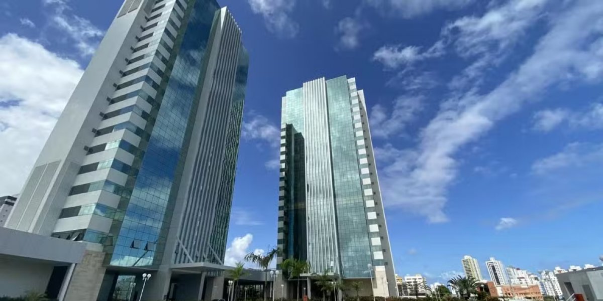 Justiça determina indenização de R$ 5 mil a empregada doméstica por jornada excessiva