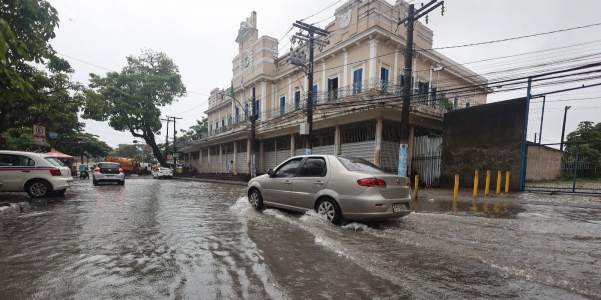 Bahia entra em alerta máximo para chuvas intensas e Salvador terá fim de semana de instabilidade