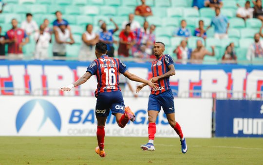 Em tarde de protestos, Bahia derrota Juazeirense e se classifica à final do Campeonato Baiano