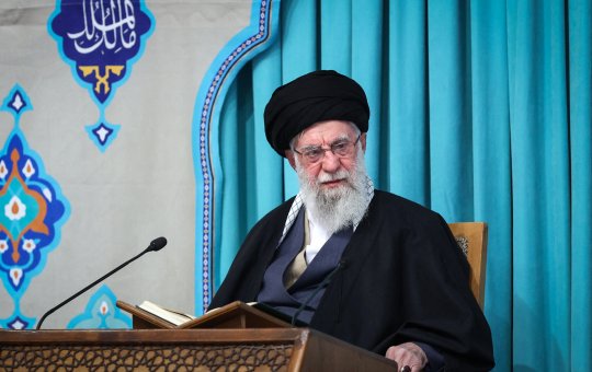 Irã confirma morte do líder supremo Ali Khamenei após ofensiva de EUA e Israel