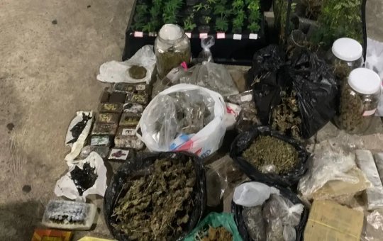 PM encontra estufa de maconha e drogas sintéticas em imóvel no bairro de Pituaçu, em Salvador