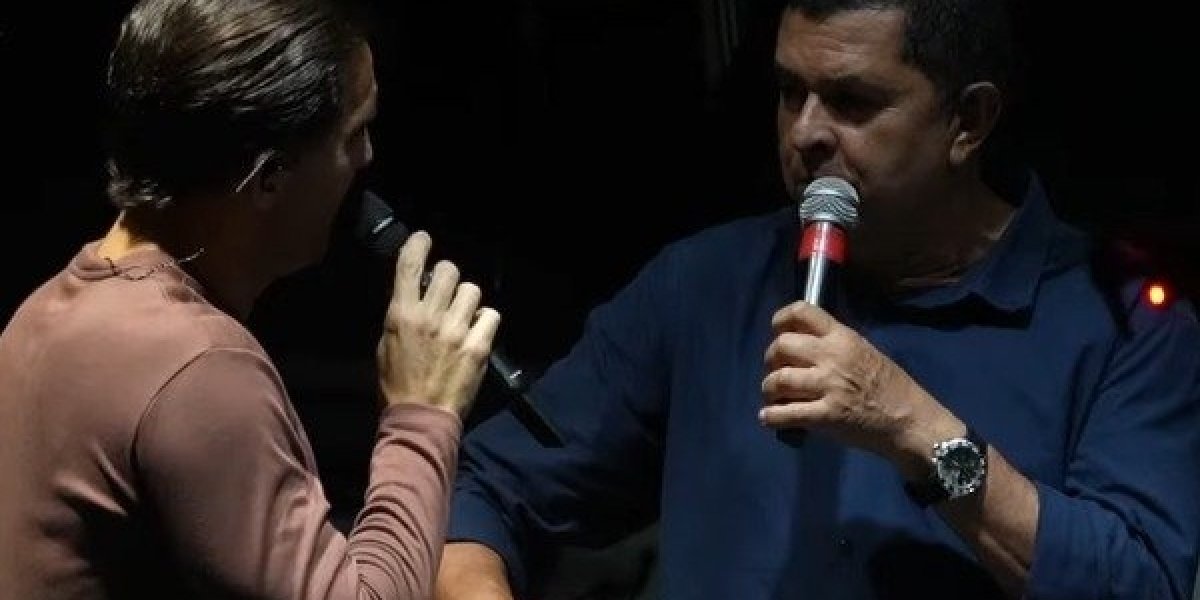 Deputado com sinais de embriaguez interrompe show de Tayrone durante festa no interior da Bahia 