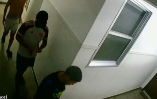 Quatro homens e um menor estão foragidos suspeitos de estupro coletivo de garota de 17 anos