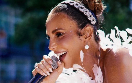 Ivete Sangalo vence a ação movida por uma foliona que disse ter sido "esmagada" durante o bloco da cantora