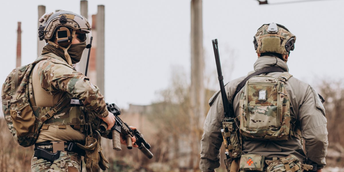 Israel realiza ações militares na fronteira com o Líbano e autoriza avanço por terra, afirma agência