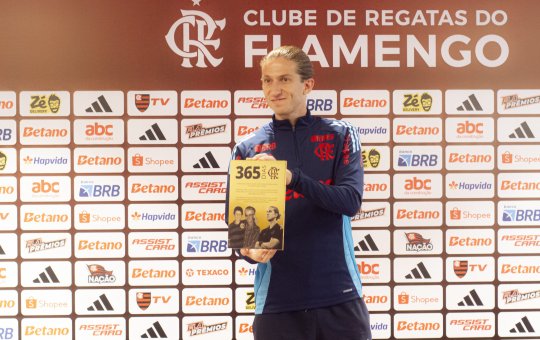 Mesmo após vencer de 8x0 e se classificar para a final, Flamengo demite Filipe Luís