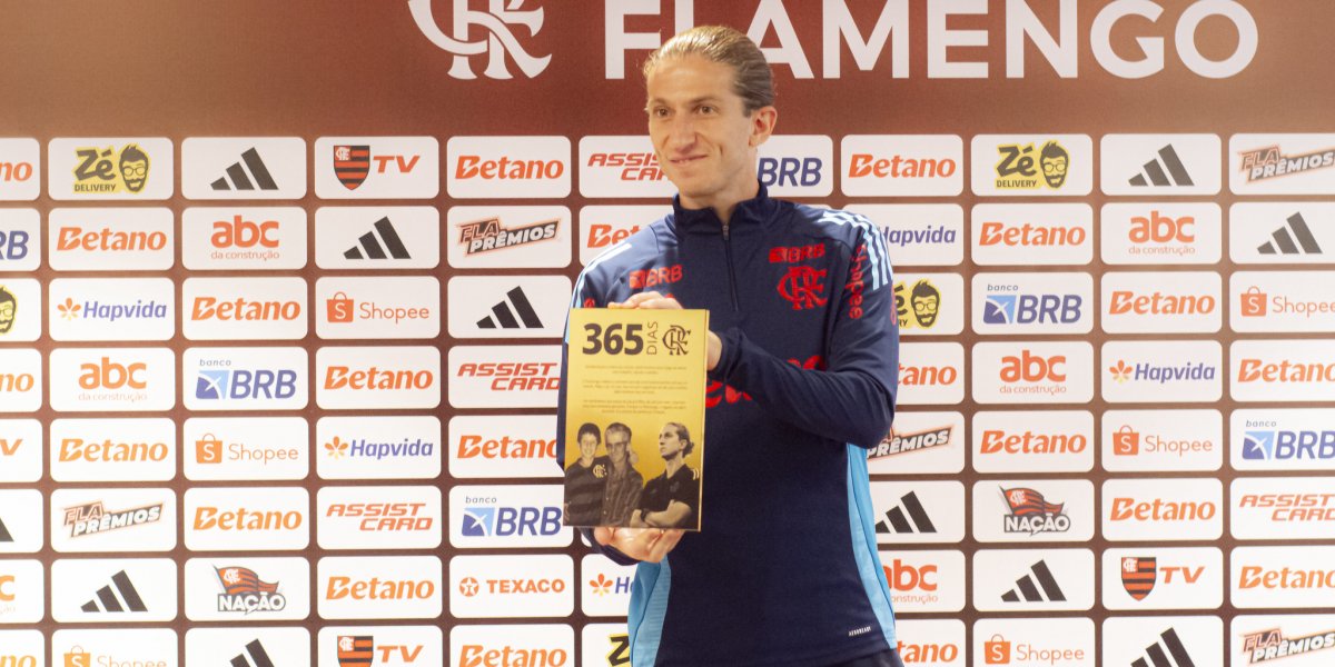 Mesmo após vencer de 8x0 e se classificar para a final, Flamengo demite Filipe Luís