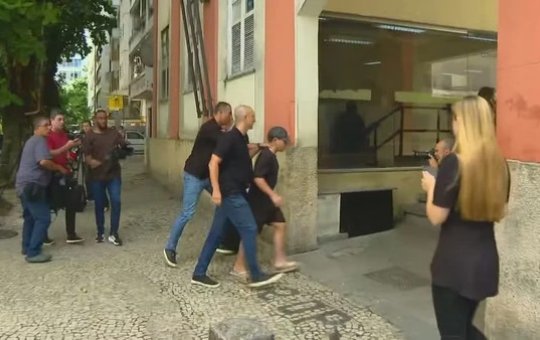 Suspeito de estupro coletivo de adolescente se entrega à polícia no Rio