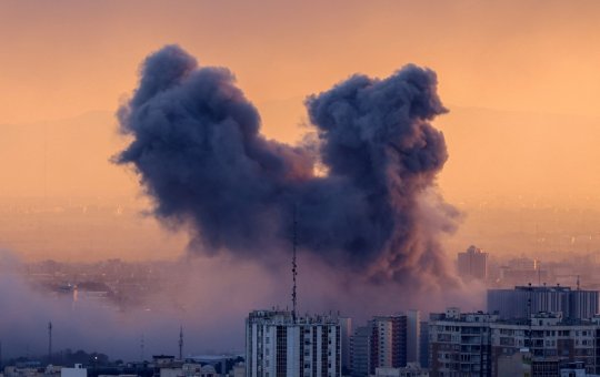 Israel ataca prédio da Assembleia responsável por escolher novo líder supremo do Irã