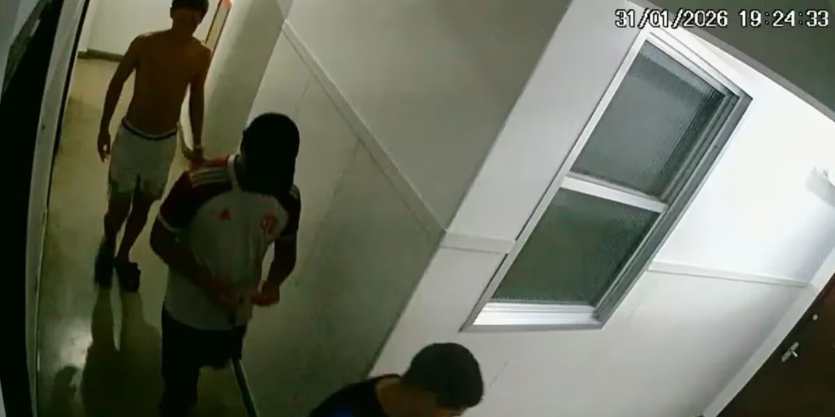 Suspeitos de estupro coletivo se entregam à polícia e são transferidos para presídio no Rio de Janeiro