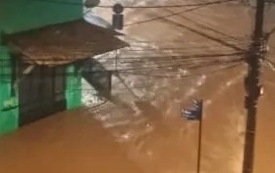 Fortes chuvas voltam a atingir Minas Gerais e deixam ruas de Belo Horizonte alagadas