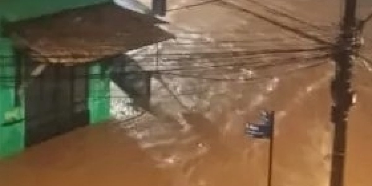 Fortes chuvas voltam a atingir Minas Gerais e deixam ruas de Belo Horizonte alagadas