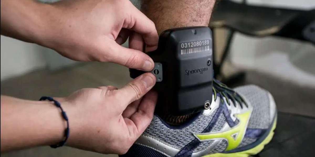 Nova lei autoriza uso de tornozeleira eletrônica em agressores de mulheres