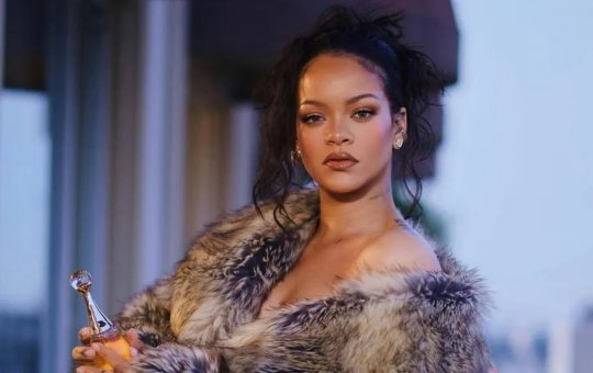 Casa de Rihanna em Beverly Hills é alvo de tiros e suspeita acaba detida