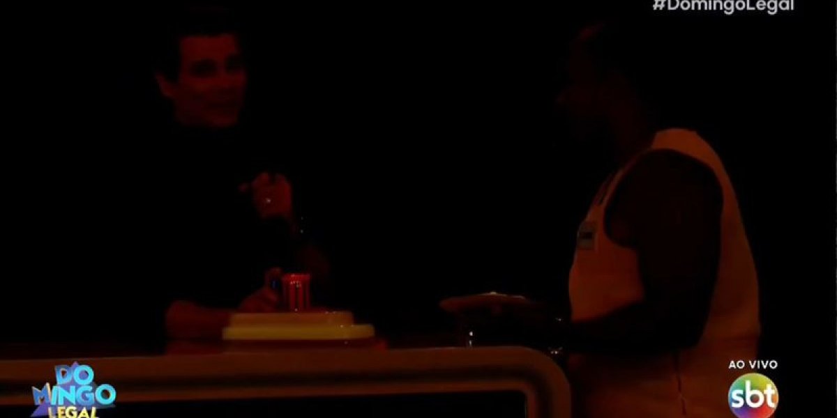 Queda de energia no estúdio do SBT deixa 'Domingo Legal' no escuro