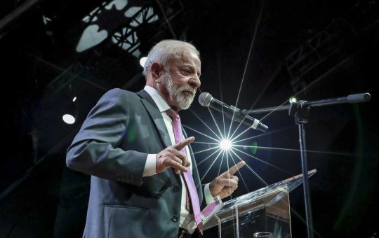 Lula defende preparo militar do Brasil: "Qualquer dia alguém invade a gente"