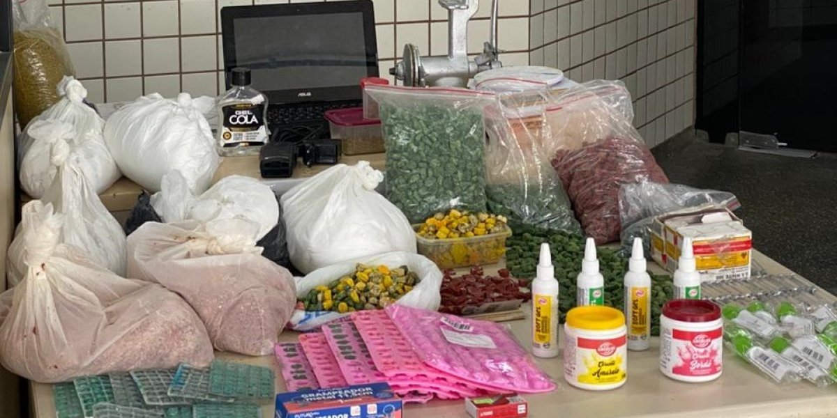 Polícia Militar desarticula laboratório de drogas sintéticas em Lauro de Freitas