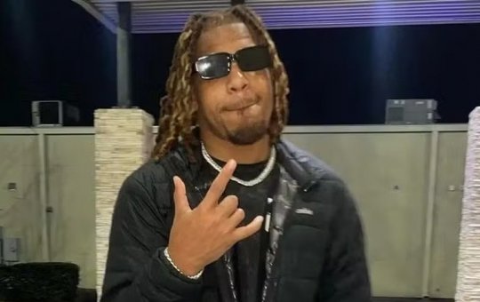 Jogador de futebol americano morre ao tentar apartar briga em bar nos EUA