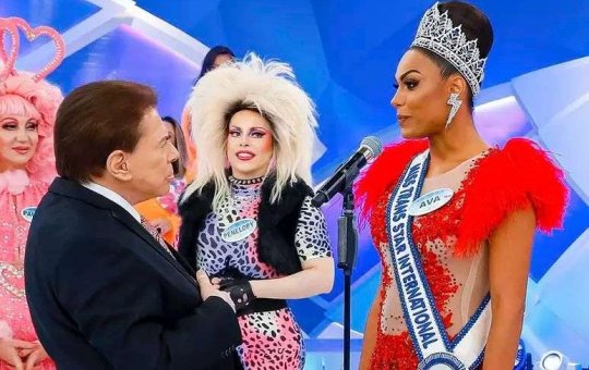 Internautas resgatam momento entre Silvio Santos e mulher trans 'Faz transformação e fica feliz'