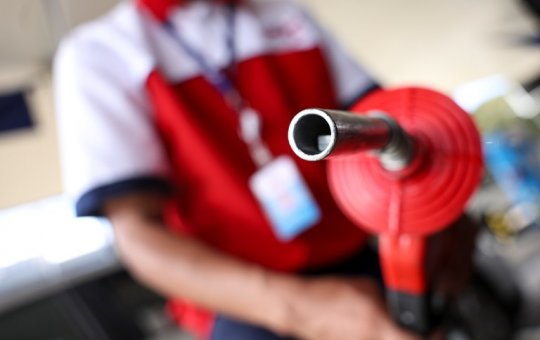 Governo zera impostos do diesel e anuncia pacote para conter alta do combustível