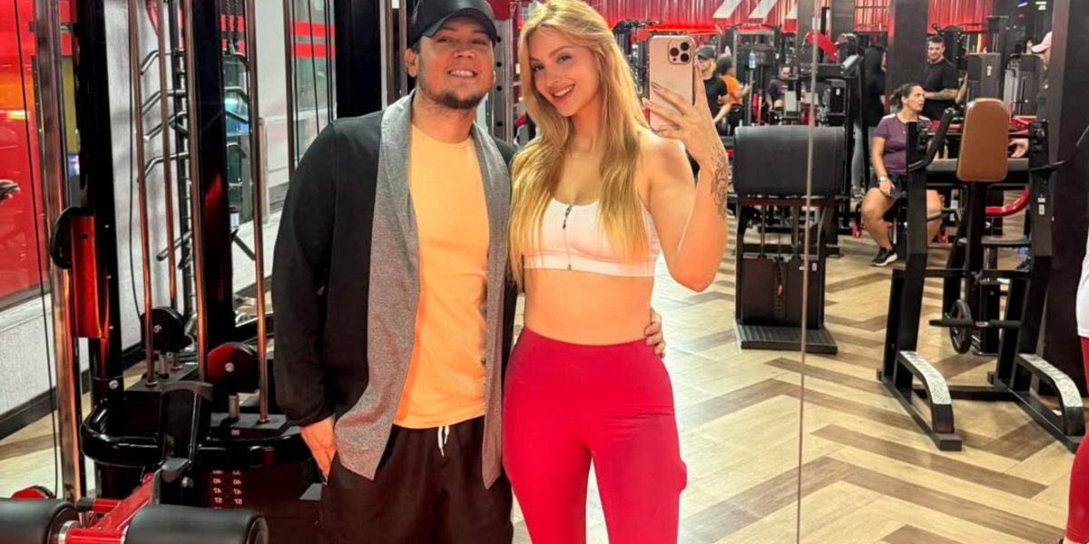 Pai de Melody surpreende ao assumir namoro com influenciadora 20 anos mais nova