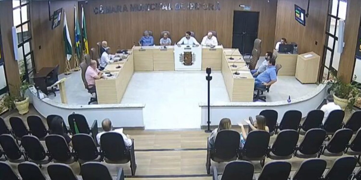 Vereador é acusado de racismo após comparar água suja de piscina a pessoa negra em sessão