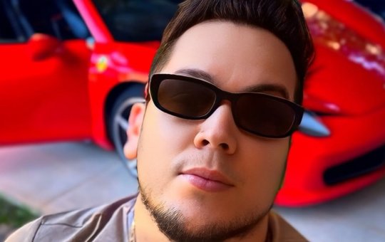 Pai de MC Melody é agredido por ex-companheira em academia e tem carro de luxo danificado