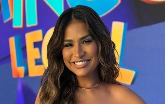 Simone Mendes aparece comendo cachorro-quente e emociona vendedores