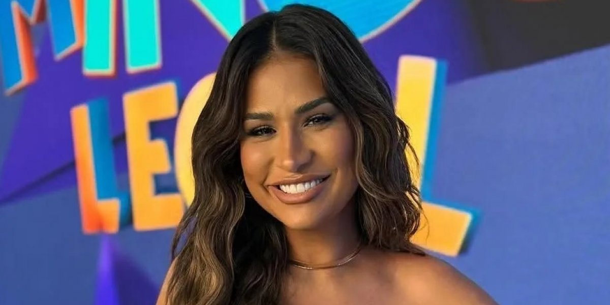 Simone Mendes aparece comendo cachorro-quente e emociona vendedores