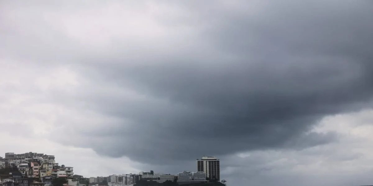 Inmet emite alerta de chuvas intensas para 220 cidades da Bahia