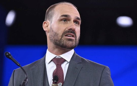 Processo da PF avança e Eduardo Bolsonaro fica mais próximo de perder o cargo