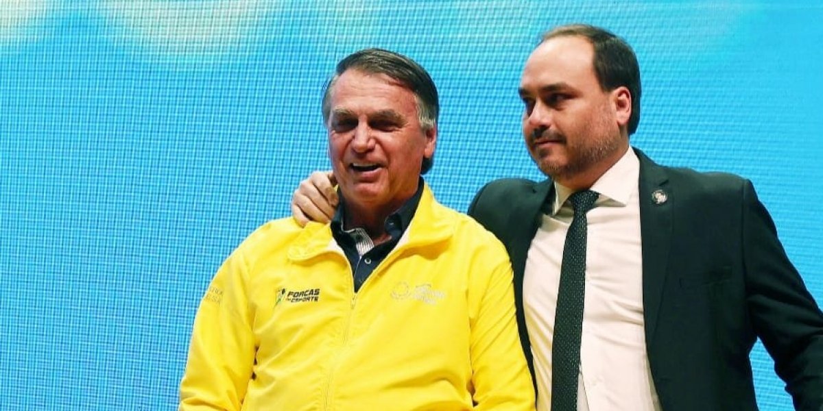 Carlos Bolsonaro diz que pai está “inchado” e “irritado” na UTI
