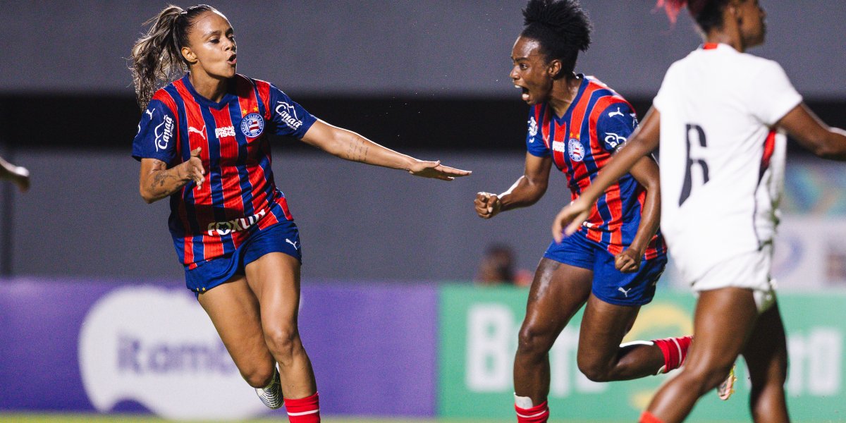 Bahia comemora gol contra o Vitória