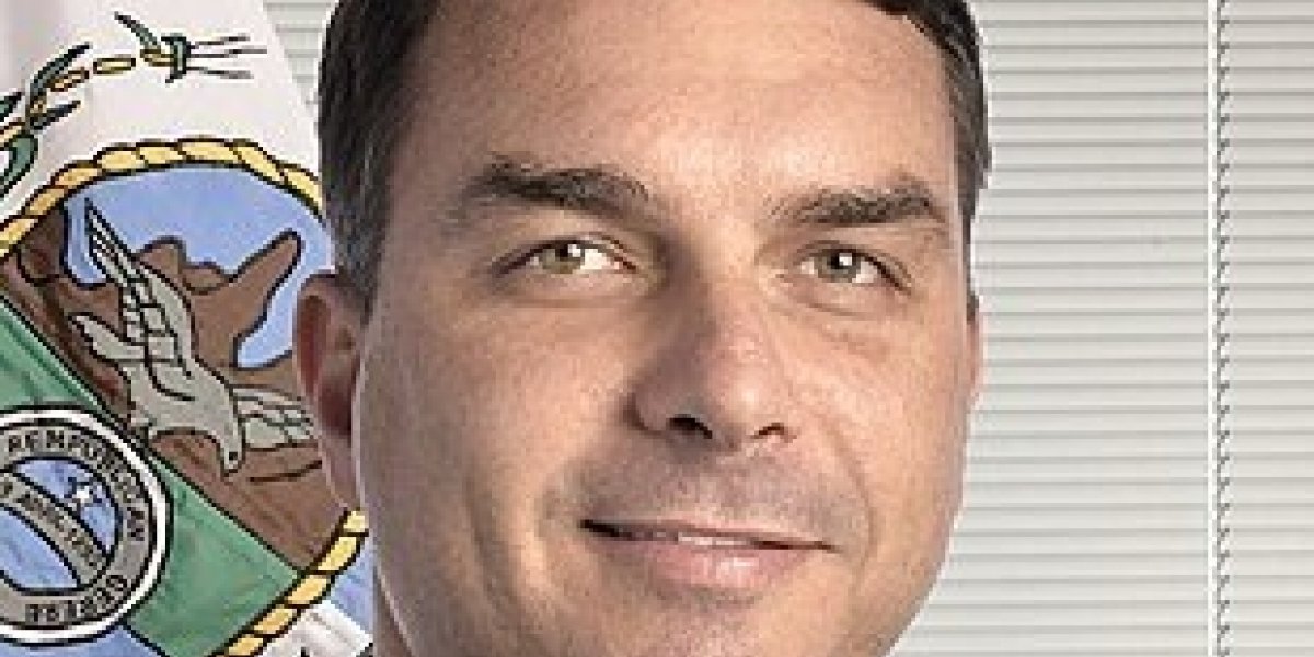 Flávio esteve reunido com Moraes para pedir prisão domiciliar a Bolsonaro