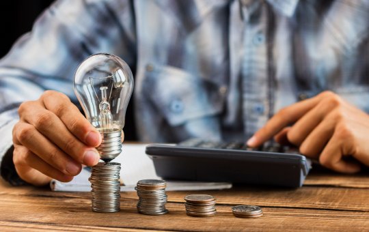 Segundo Aneel, conta de luz deve subir 8% em 2026 e ficar acima da inflação