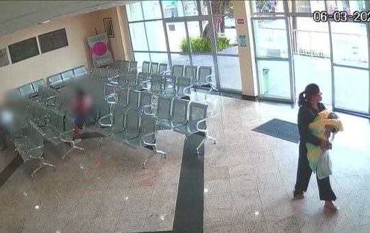 Mulher é flagrada abandonando recém-nascido em hospital de São Paulo