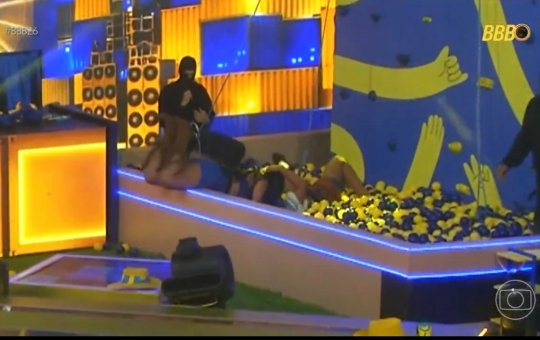 Após Chaiany falar sobre beijo com Marciele, BBB 26 mostra o momento íntimo entre as sisters