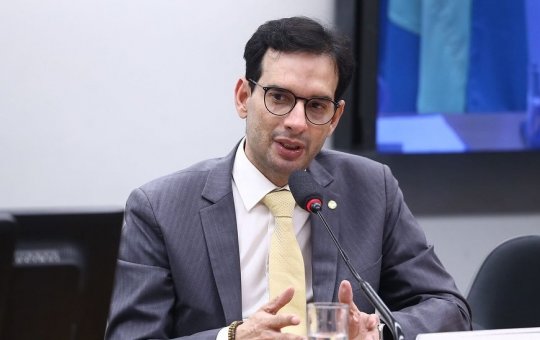 Após rumores, Léo Prates confirma filiação ao Republicanos