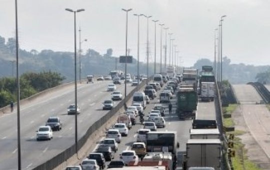 Caminhoneiros adiam greve e aguardam reunião com o governo