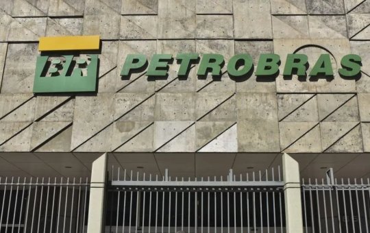 Após a corança da ANP, Petrobras diz operar no limite para garantir combustível no Brasil