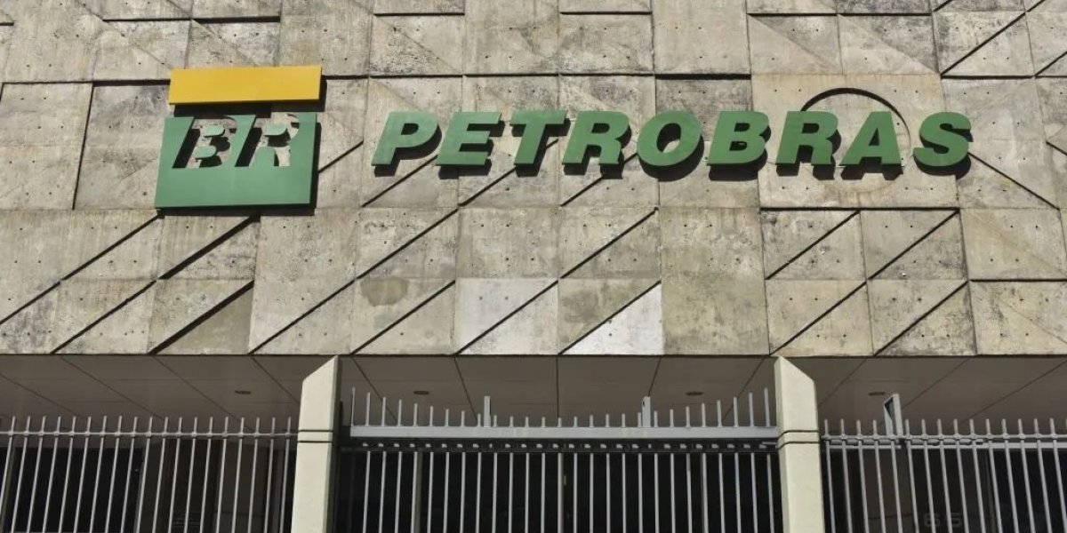Após a corança da ANP, Petrobras diz operar no limite para garantir combustível no Brasil