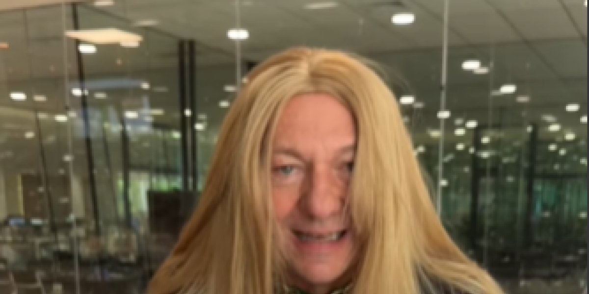 Luciano Hang critica Erika Hilton em vídeo usando peruca loira