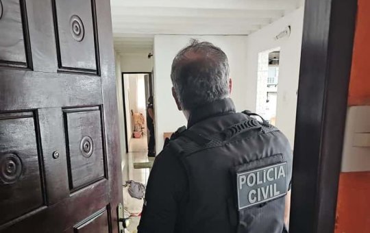 Mulher é presa suspeita de perseguição e importunação sexual contra jovem 