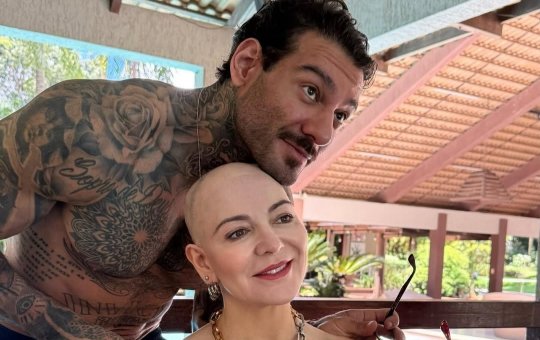 Lucas Lucco homenageia a mãe após diagnostico de alopecia