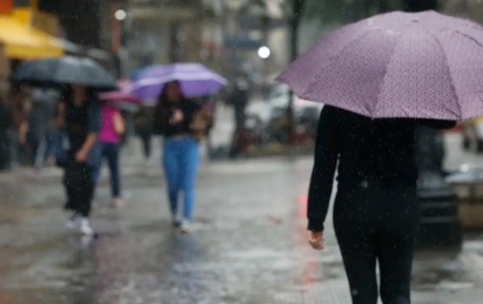 Mais de 180 cidades da Bahia entram em alerta laranja para chuvas intensas