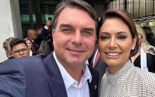 Michelle Bolsonaro é apontada como pré-candidata ao Senado no DF, diz Flávio
