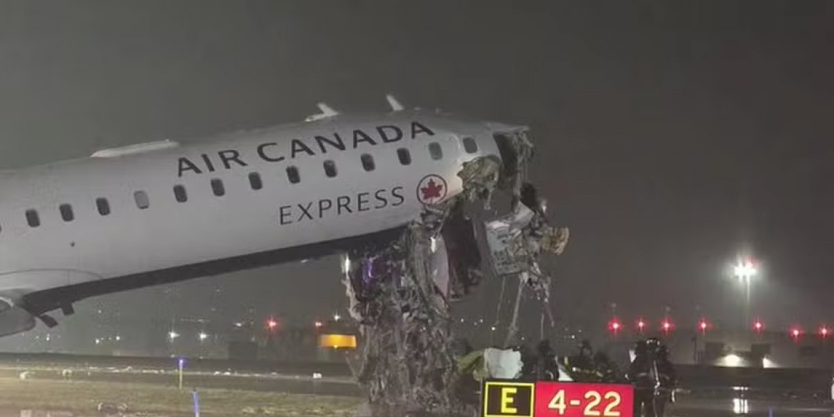 Colisão entre avião e caminhão em aeroporto de Nova York deixa duas pessoas mortas